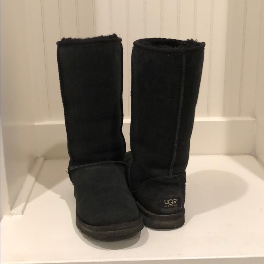 Uggs boots size  6, black. Almost new